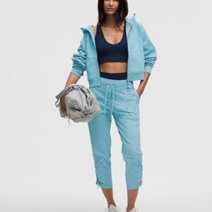 Lululemon dance studio MR crop size 6 washed blue new